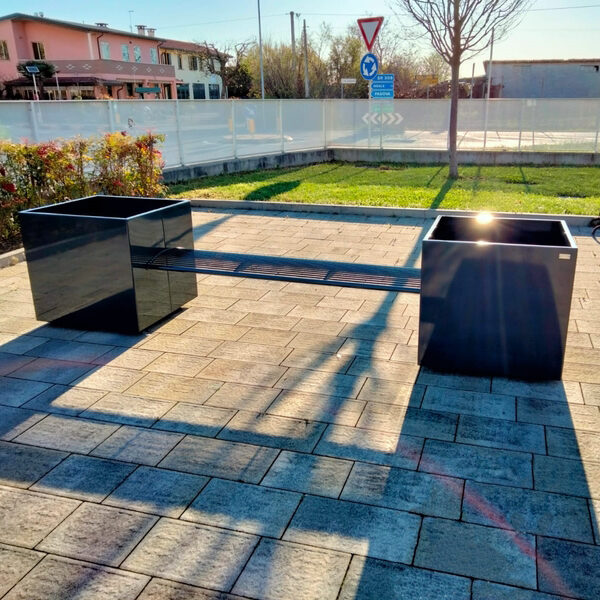 fioriera_piramide_seduta_tauri